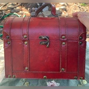 Red Vintage look Chest